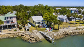 Pelican Place - Waterfront launch and fire pit
